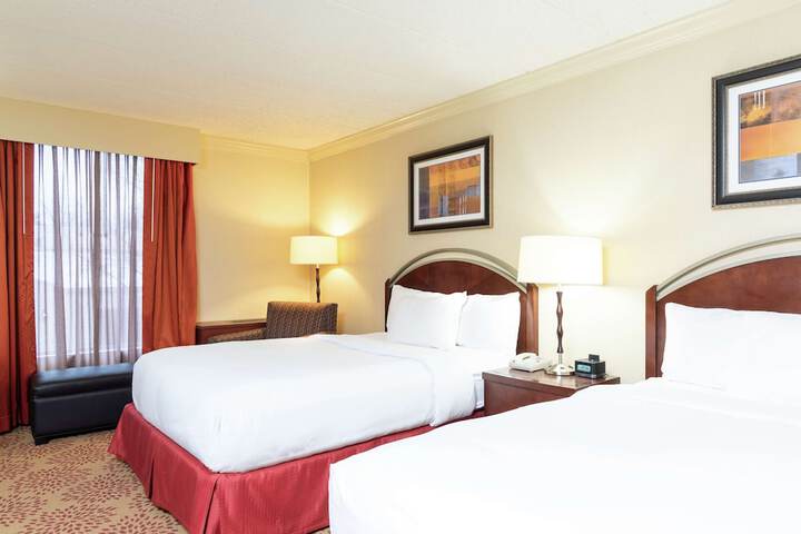 2 Double Beds (6 of 9)