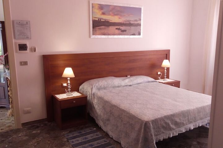 Room 8 of 12