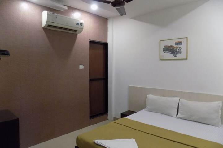 Room 2 of 12