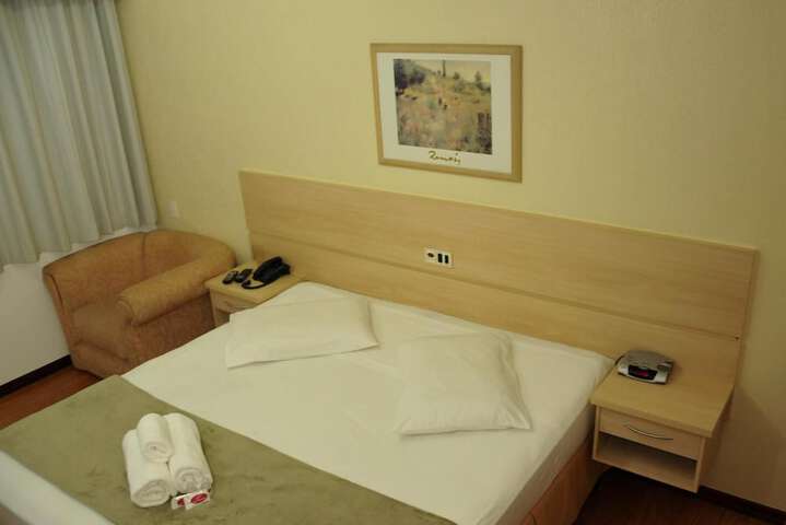 Room 19 of 39