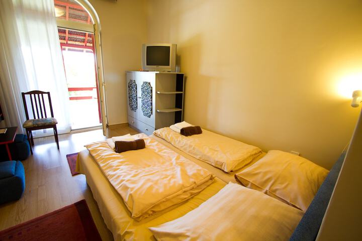 Room 8 of 32