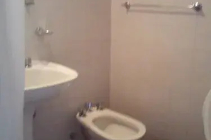 Room 4 of 8