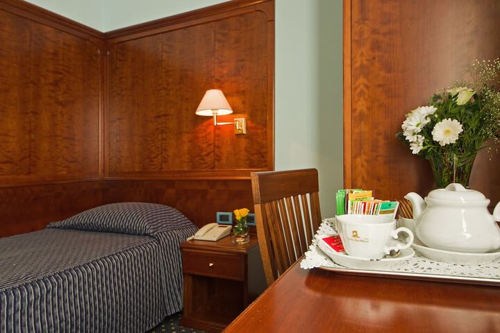 Room 7 of 42