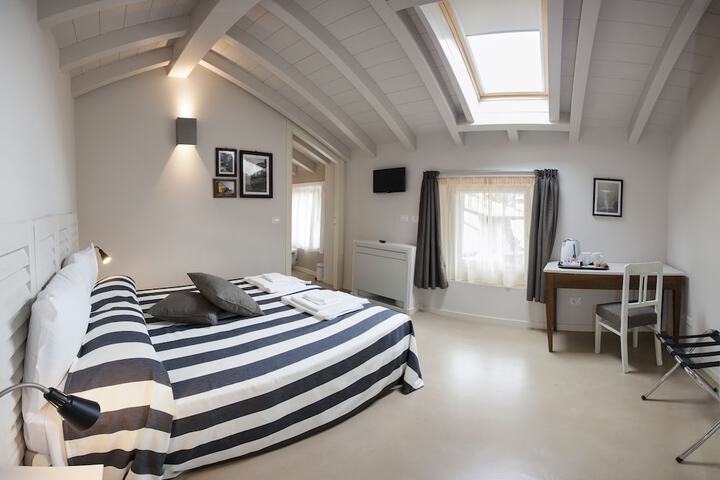 Room 6 of 34