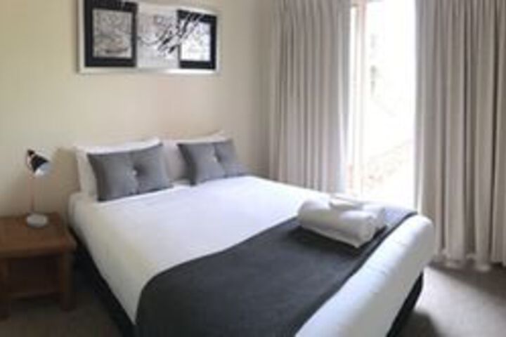 Room 8 of 15