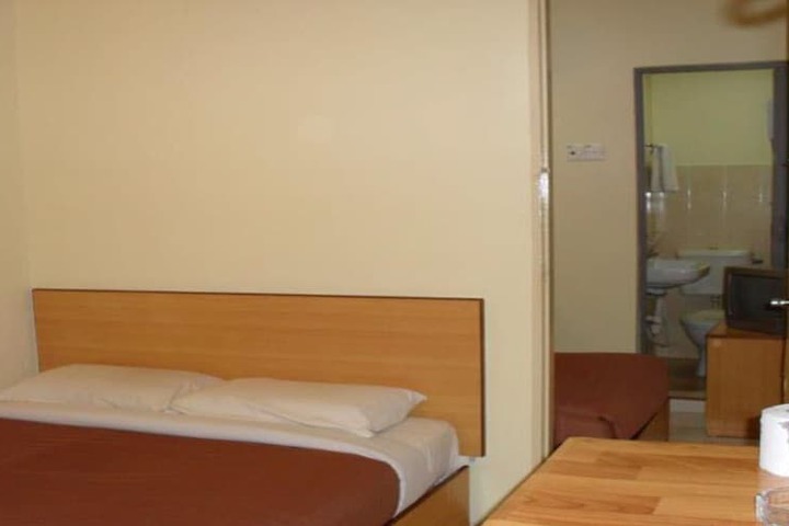 Room 7 of 16