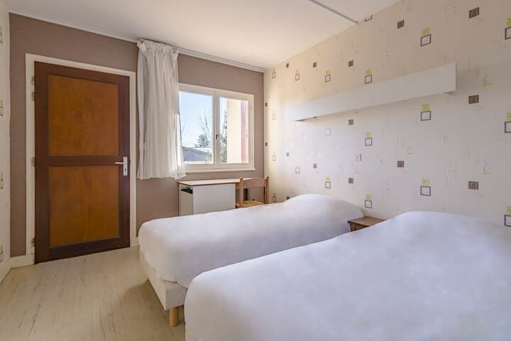 Room 5 of 36