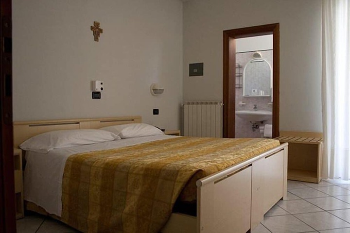Room 10 of 35