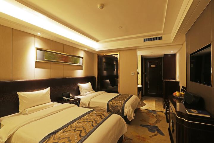 Room 11 of 30