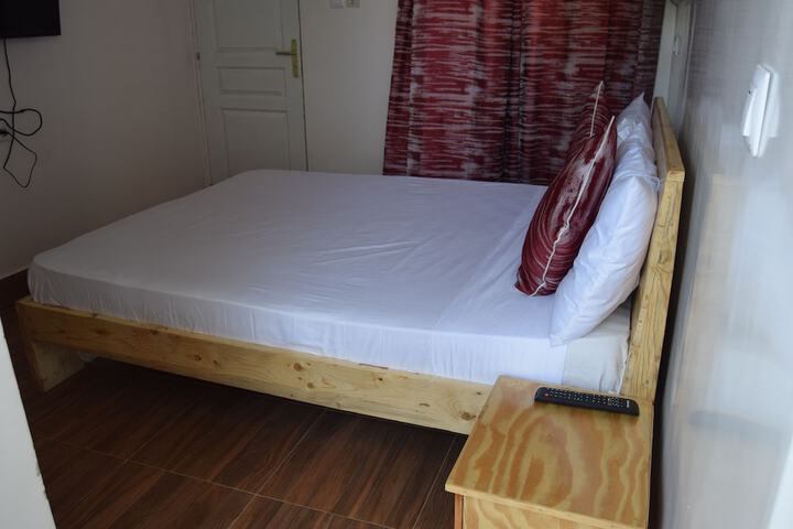 Room 4 of 7