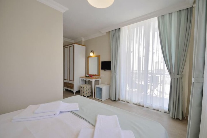 Room 9 of 34