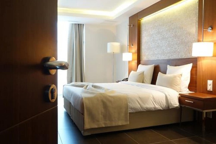 Room 16 of 37