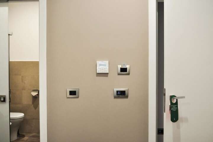 Room 9 of 16