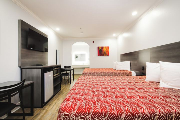 Room 4 of 19