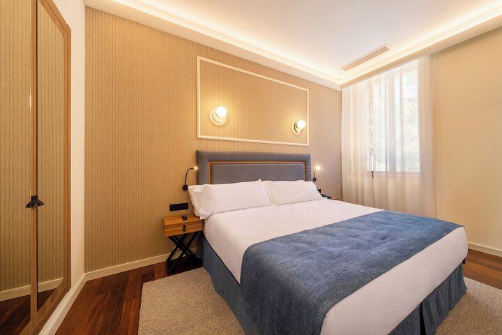Room 6 of 30