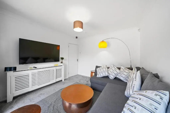 Room 4 of 13