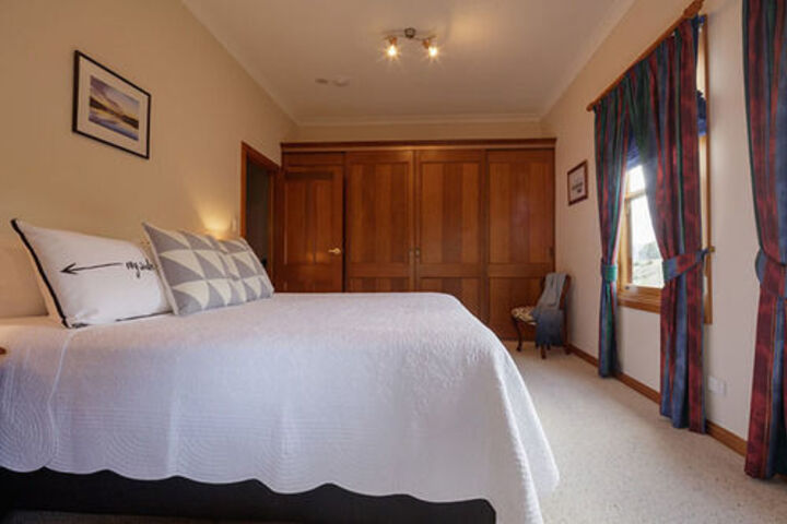 Room 5 of 38