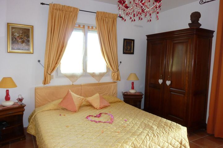Room 3 of 40