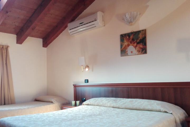 Room 7 of 68