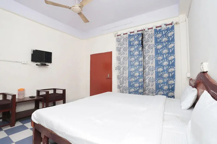 Room 4 of 13