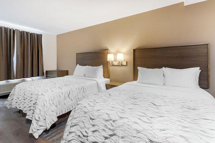 1 Queen Bed (11 of 13)
