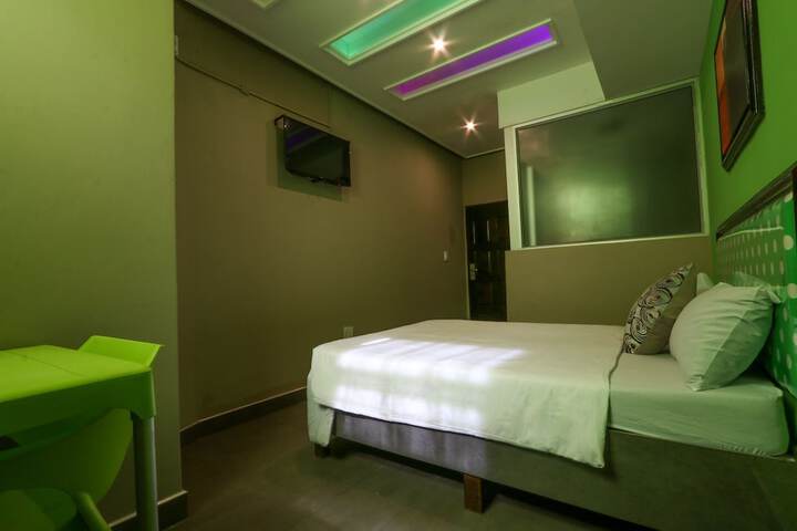 Room 12 of 26