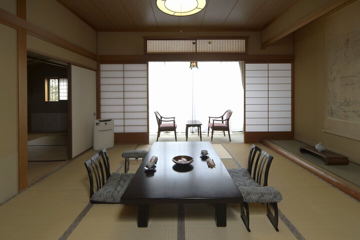 Room 3 of 34