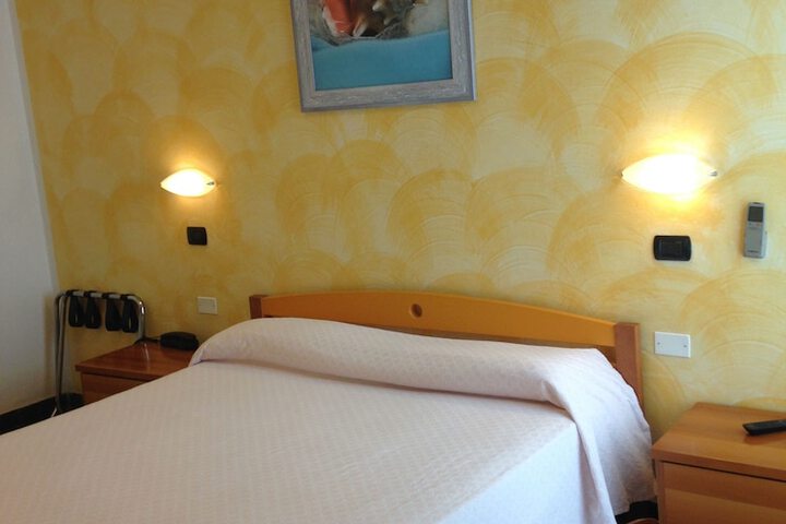 Room 12 of 36
