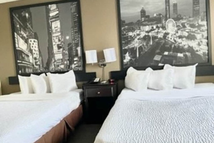 2 Queen Beds (5 of 17)