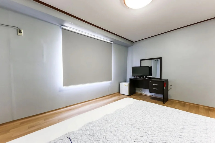 Room 3 of 13