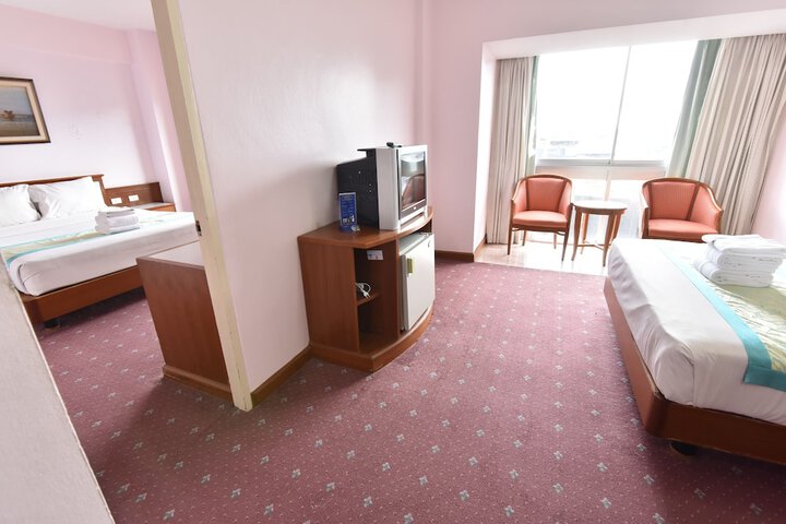 Room 12 of 32