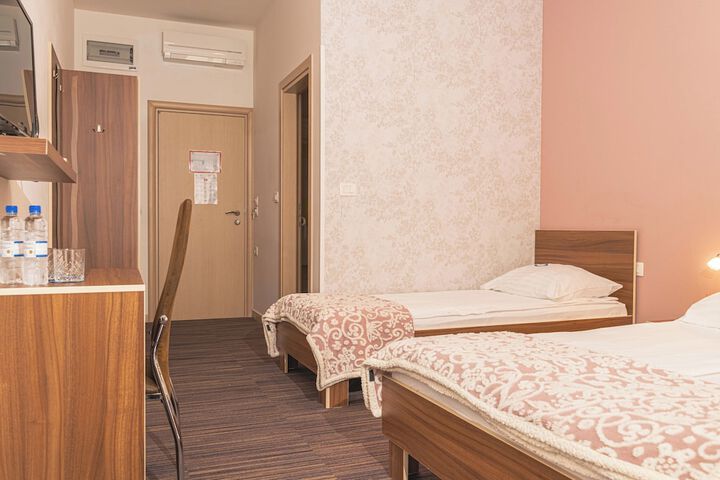 Room 6 of 45