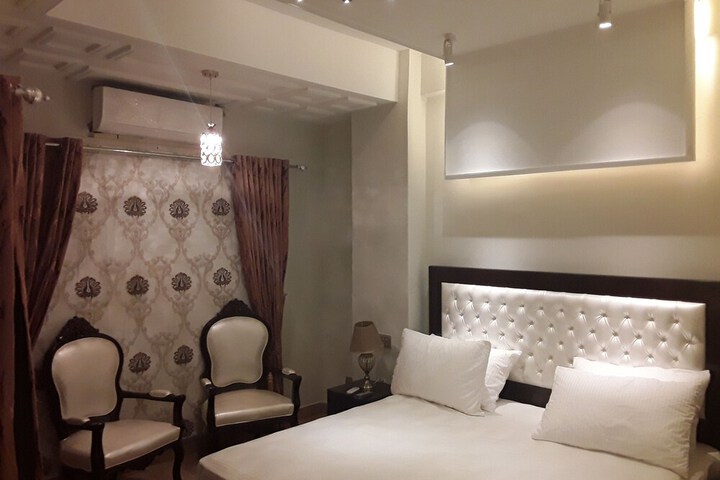 Room 6 of 21