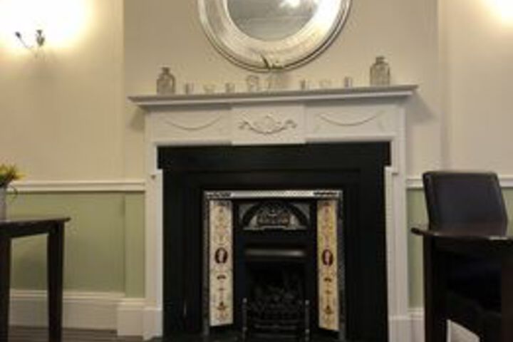 Lounge 102 of 109