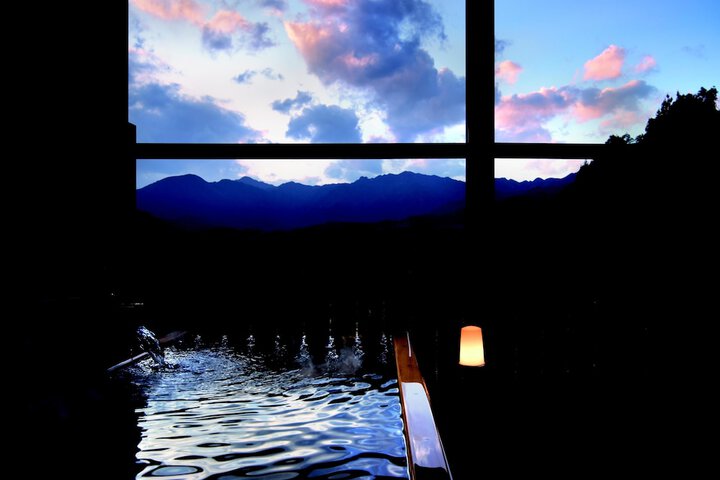 Deep soaking bathtub
