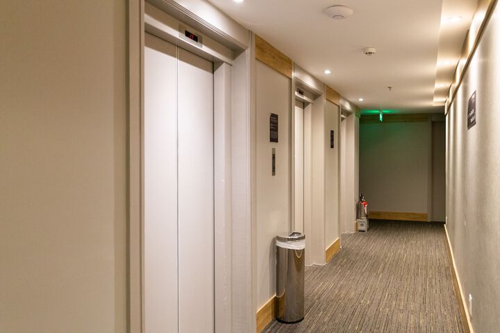 Ballroom/Hall 26 of 28