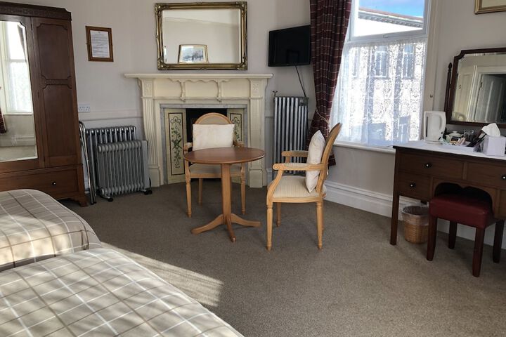 Room 6 of 77