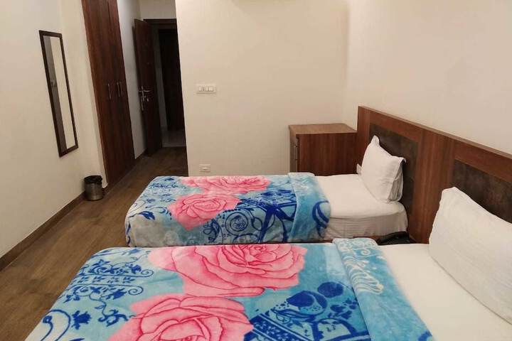 Room 10 of 35