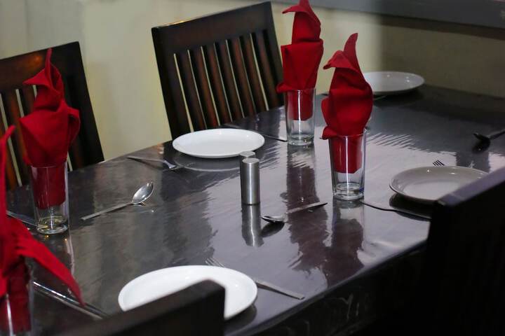Dining 42 of 50