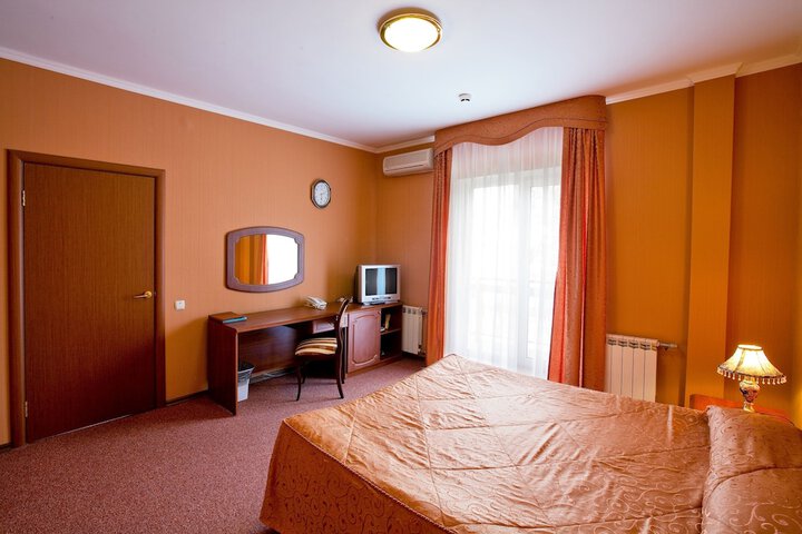 Room 25 of 99