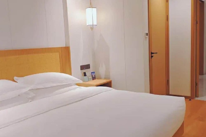 Room 10 of 43