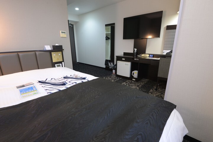 Room 5 of 25