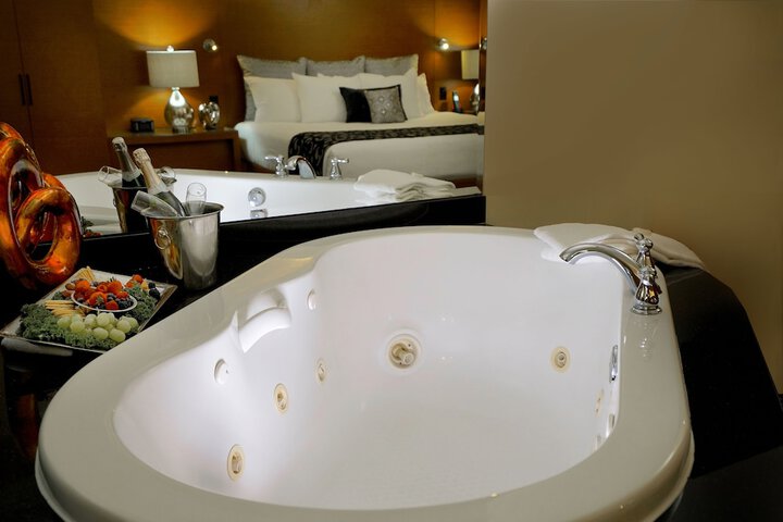 Jetted tub