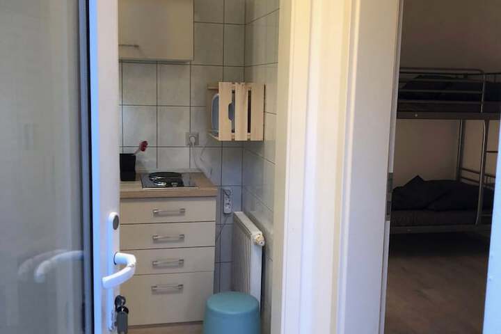 Room 10 of 27