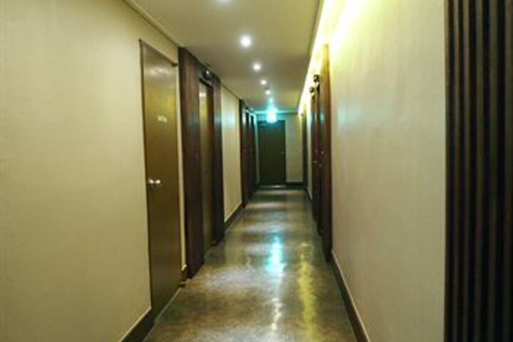 Ballroom/Hall 18 of 30