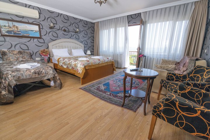 Room 8 of 82