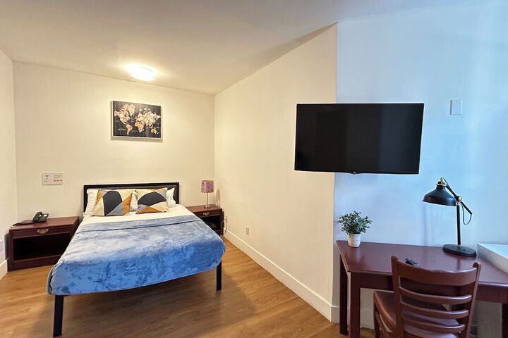 Room 12 of 26