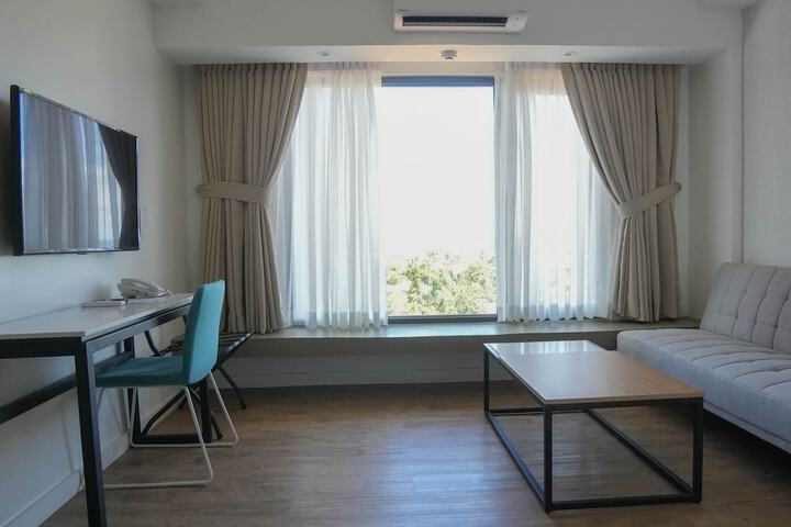 Room 8 of 18
