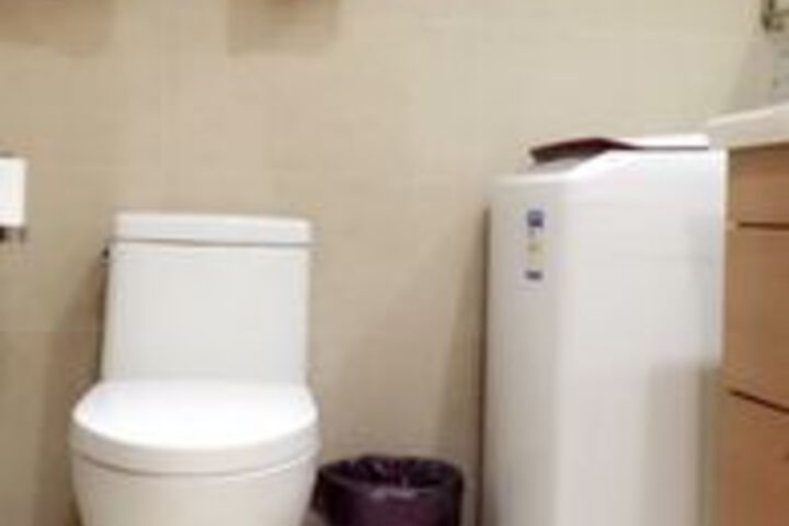 Room 2 of 37