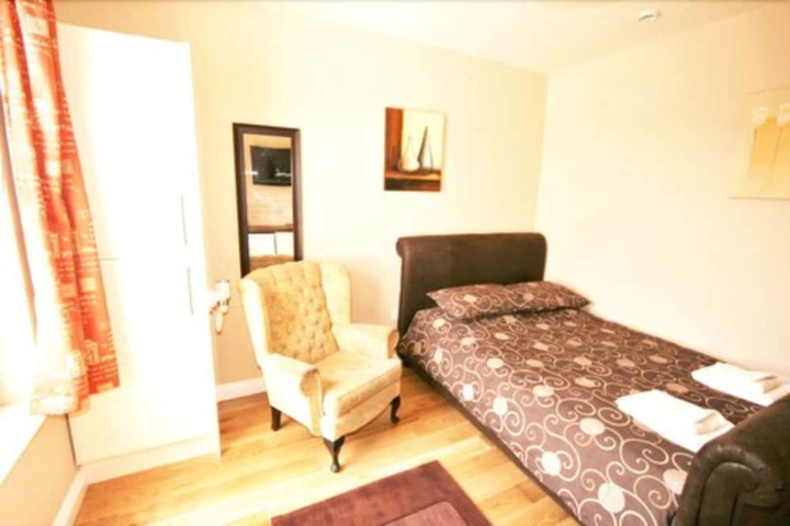 Room 3 of 28